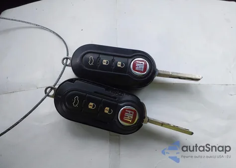 2015 Fiat 500L Lounge z USA, uszkodzony, nr VIN ZFBCFACH8FZ032852